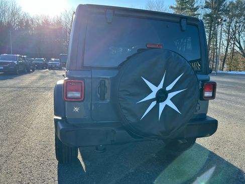 Used 2025 Jeep Wrangler Sport S image 11