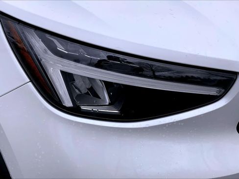 Used 2023 Volvo XC40 B5 Plus w/ Driver Assist Package AWD/4WD image 28