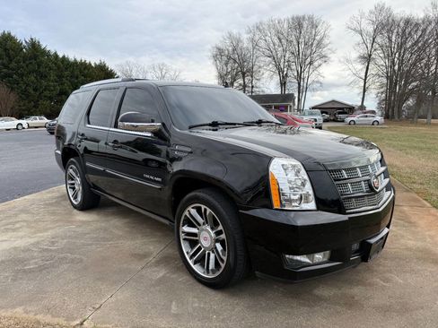 Used 2013 Cadillac Escalade Premium image 5