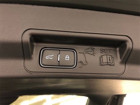 Used 2023 Ford Explorer Limited w/ Limited Technology Package image 11