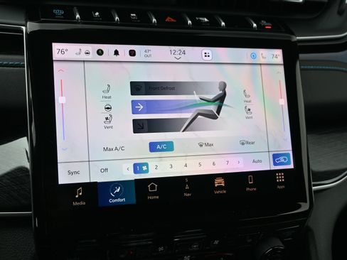 Used 2023 Jeep Grand Cherokee Trailhawk w/ Luxury Tech Group III image 21