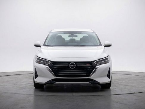 Used 2025 Nissan Sentra SV image 2