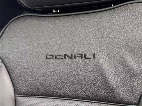 Used 2025 GMC Yukon Denali AWD/4WD image 29