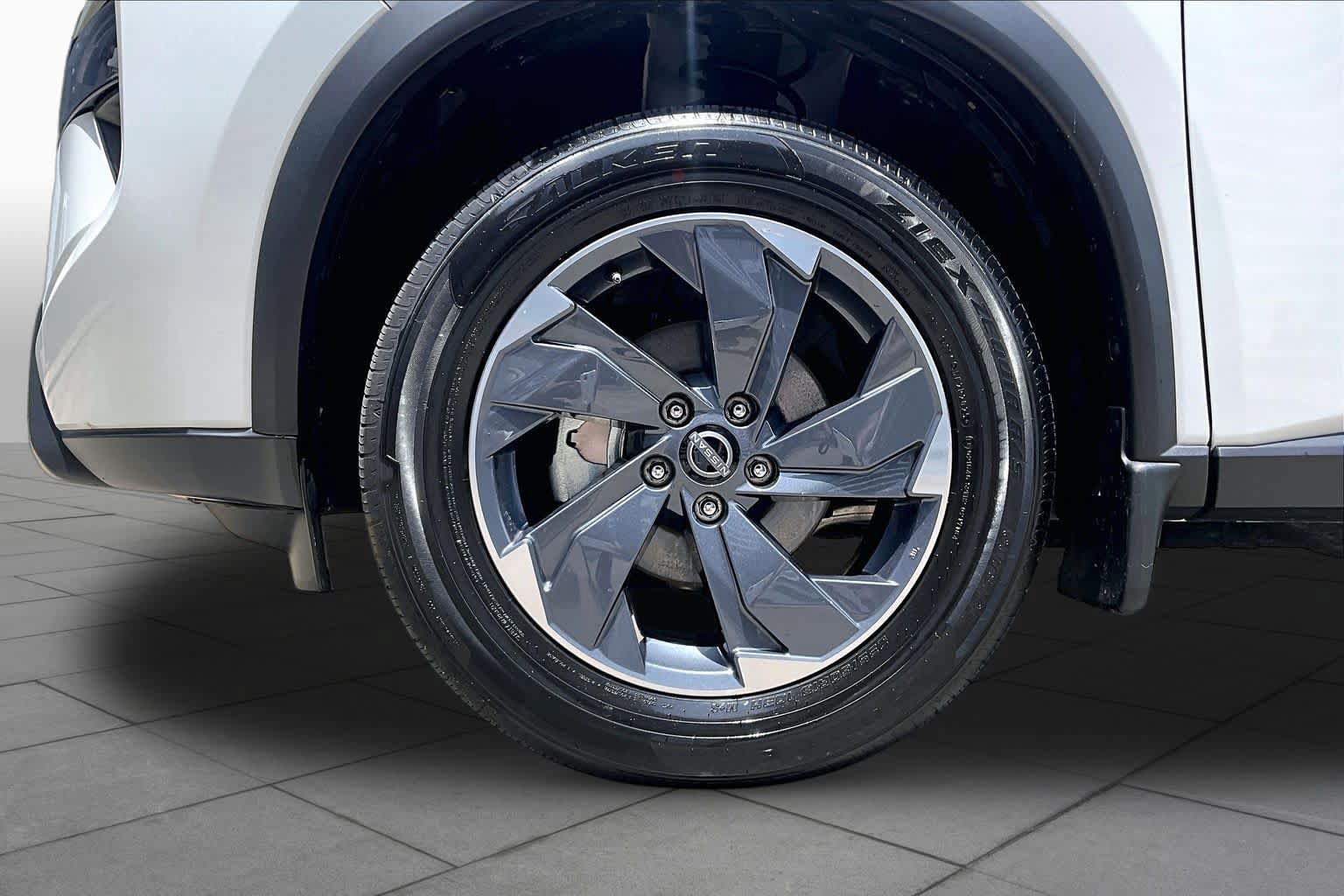 Certified 2026 Nissan Rogue SV FWD image 11