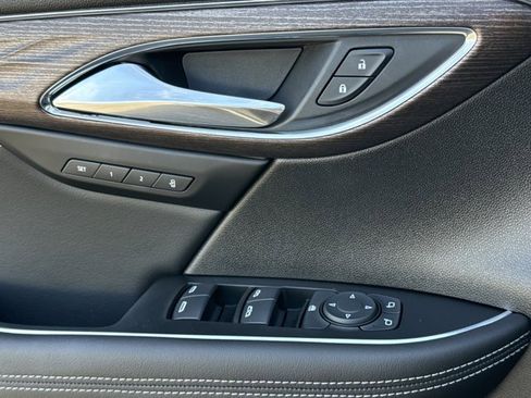 Used 2023 Buick Envision Avenir image 20