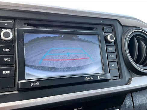 Used 2018 Toyota Tacoma SR5 AWD/4WD image 20
