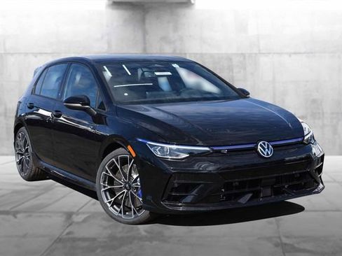 New 2026 Volkswagen Golf image 2