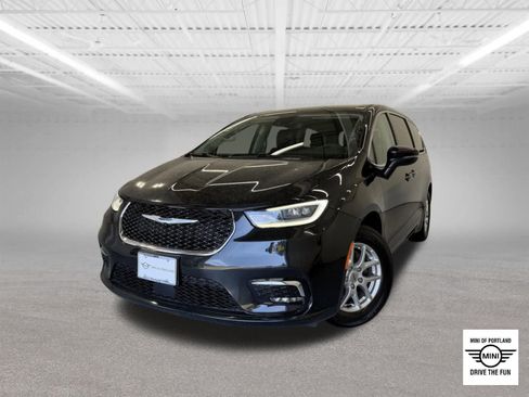 Used 2023 Chrysler Pacifica Touring-L FWD image 1