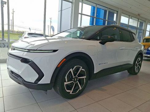 New 2026 Chevrolet Equinox EV LT image 2