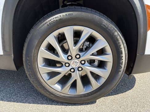 Used 2025 Buick Enclave Preferred FWD image 23