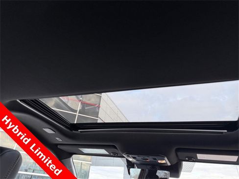 Used 2024 Toyota Tacoma Limited image 15