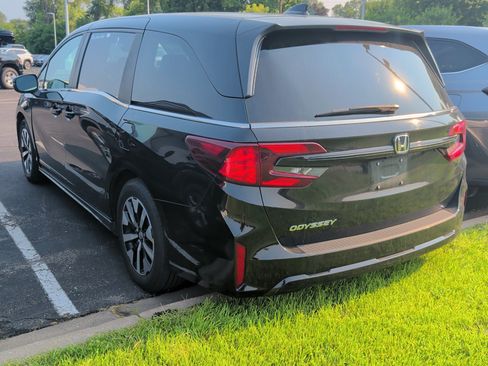 Used 2025 Honda Odyssey EX-L image 3