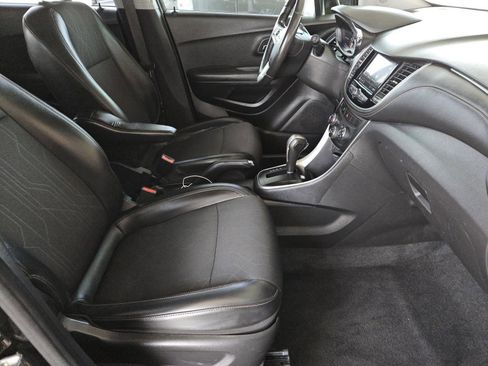 Used 2020 Chevrolet Trax LT w/ LT Convenience Package image 28