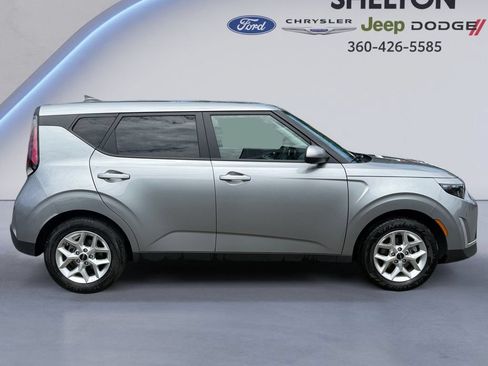 Used 2025 Kia Soul LX w/ LX Technology Package FWD image 7