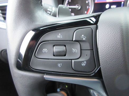 Used 2023 Buick Enclave Essence image 23