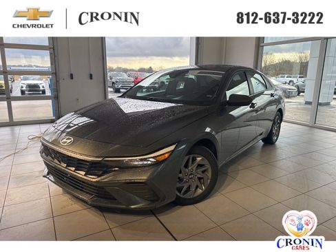 Used 2024 Hyundai Elantra SEL image 1