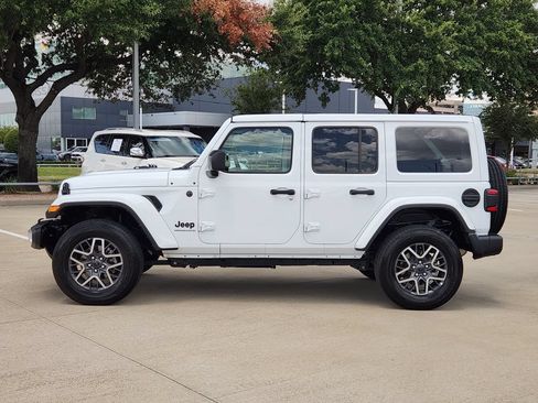 Used 2025 Jeep Wrangler Unlimited Sahara AWD/4WD image 4