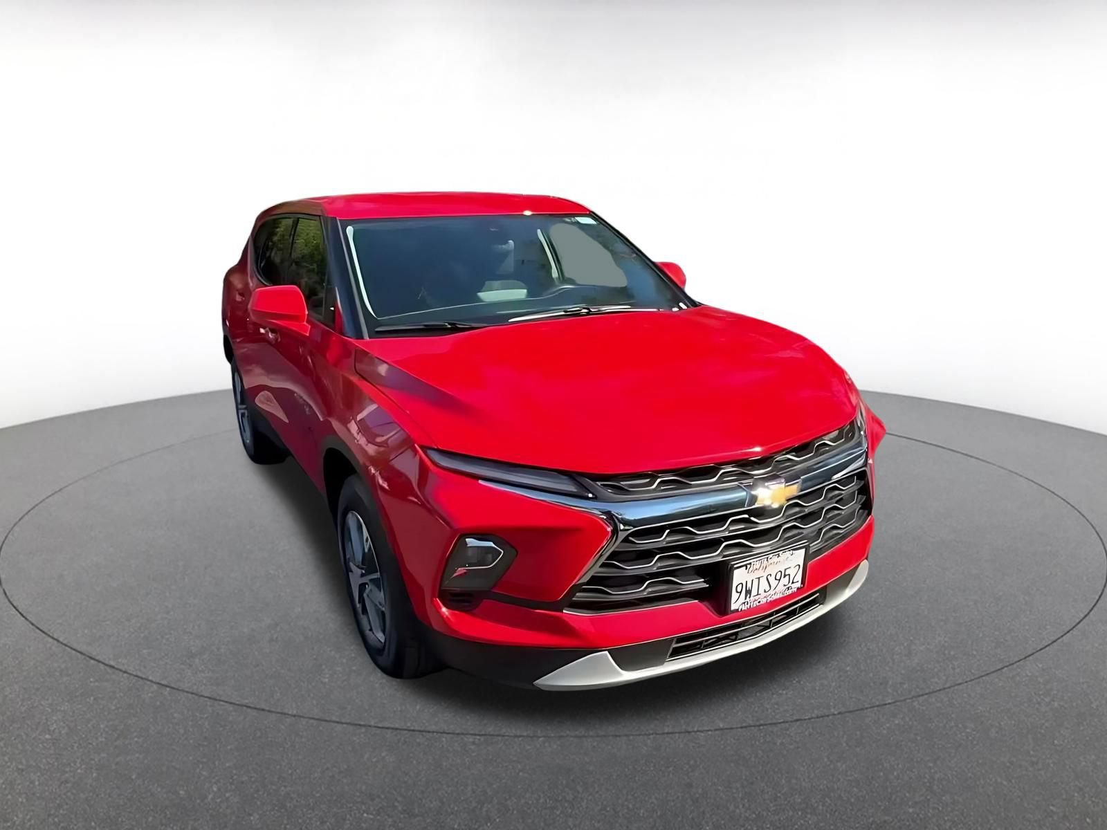 Used 2026 Chevrolet Blazer LT FWD image 3