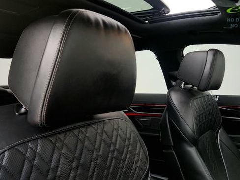 Used 2022 BMW 750i xDrive w/ M Sport Package AWD/4WD image 32