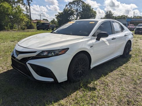 Used 2022 Toyota Camry SE image 7