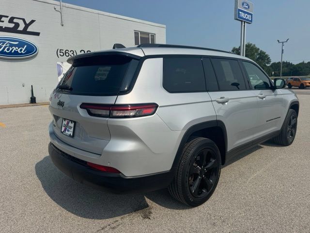 Used 2023 Jeep Grand Cherokee L Laredo AWD/4WD image 3