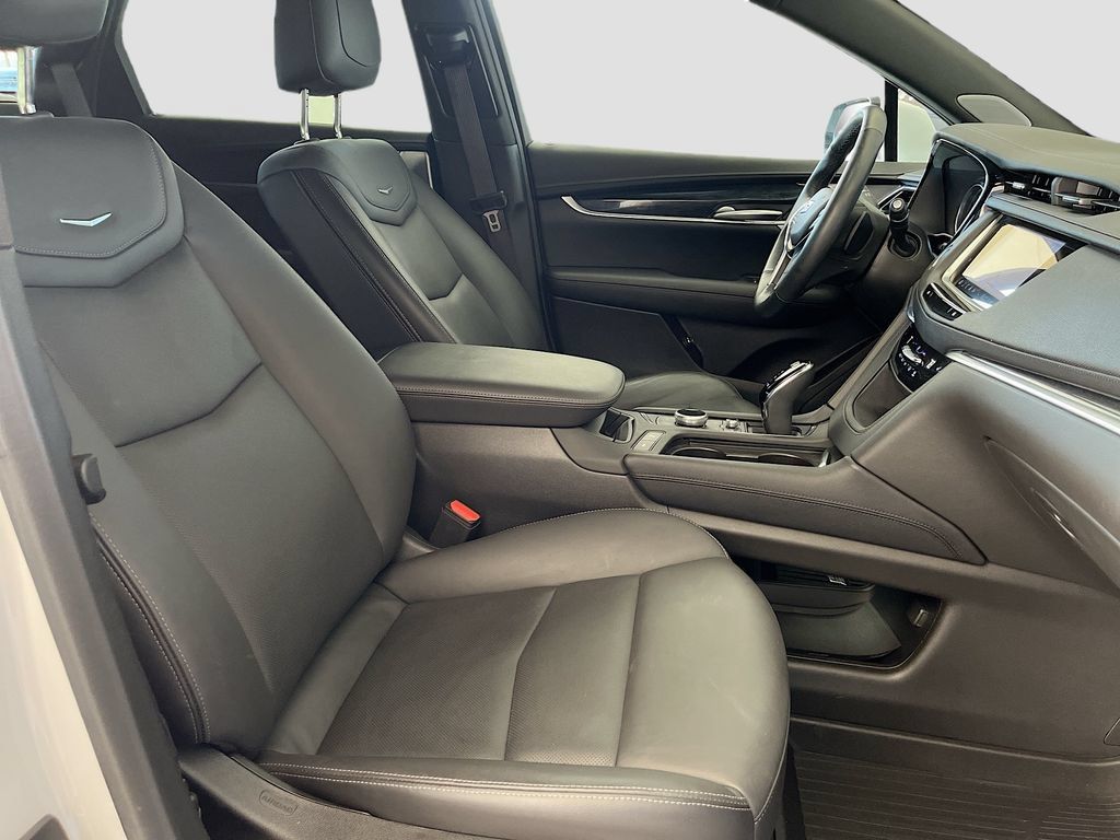 Used 2024 Cadillac XT5 Premium Luxury w/ LPO, Floor Liner Package AWD/4WD image 31