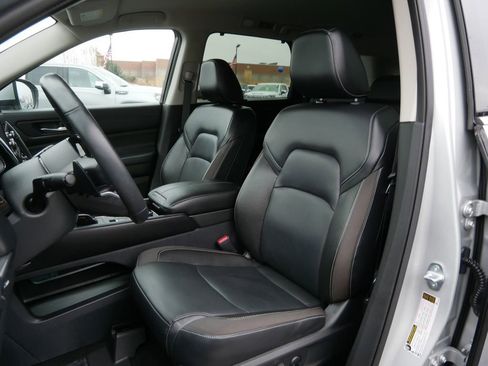 Used 2022 Nissan Pathfinder SL image 11