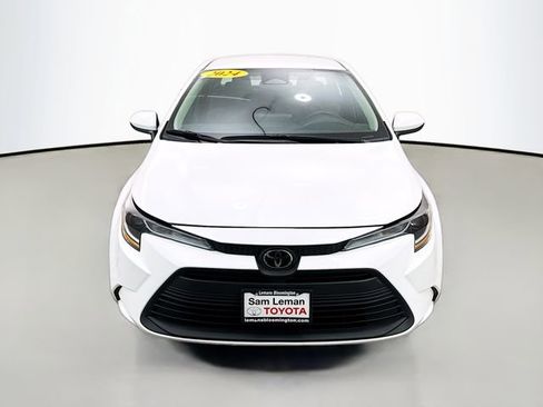Used 2024 Toyota Corolla LE image 2