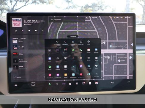 Used 2023 Tesla Model S Plaid image 3