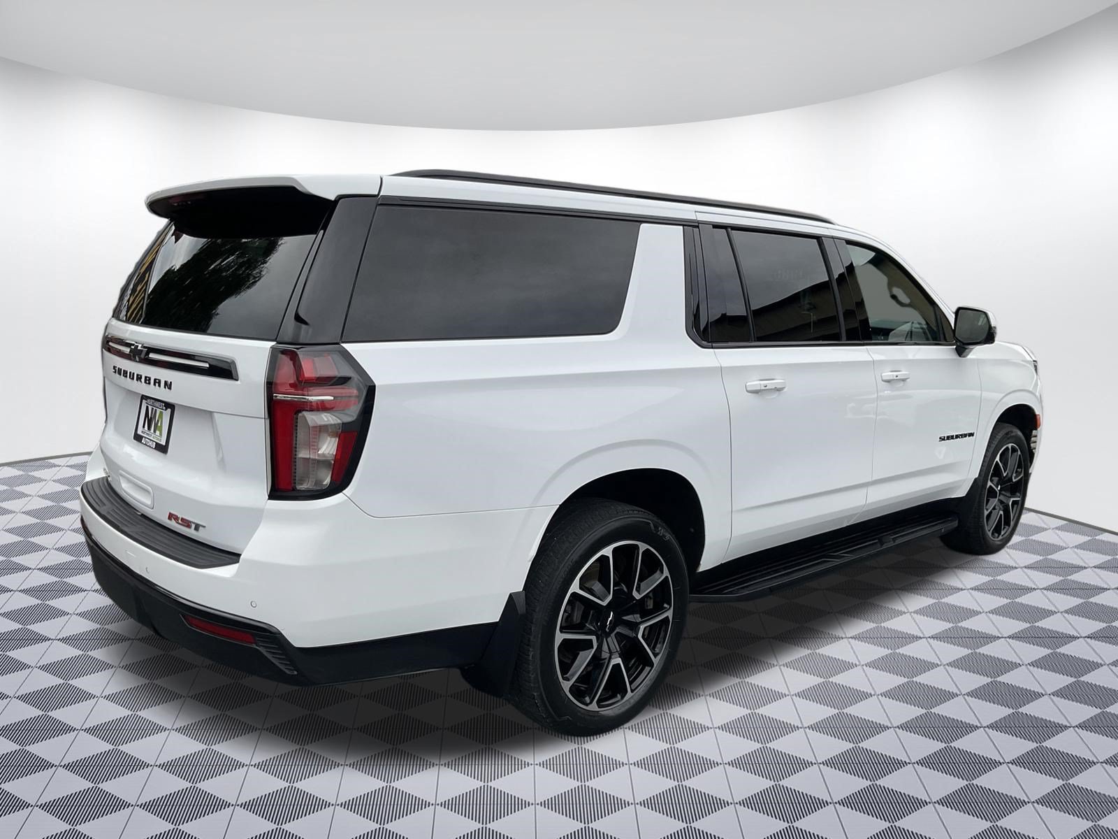 Used 2023 Chevrolet Suburban RST w/ Luxury Package AWD/4WD image 2