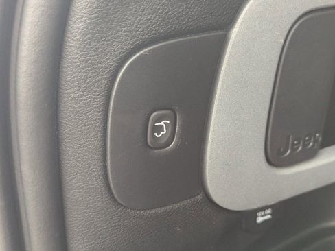 Used 2018 Jeep Cherokee Trailhawk w/ Comfort & Convenience Group image 31