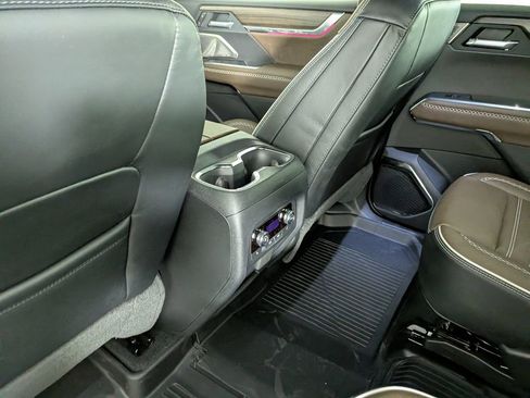 New 2026 GMC Acadia Denali Ultimate w/ LPO, Floor Liner Package image 33