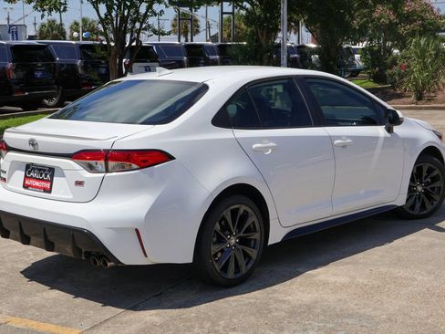 Used 2023 Toyota Corolla SE FWD image 3