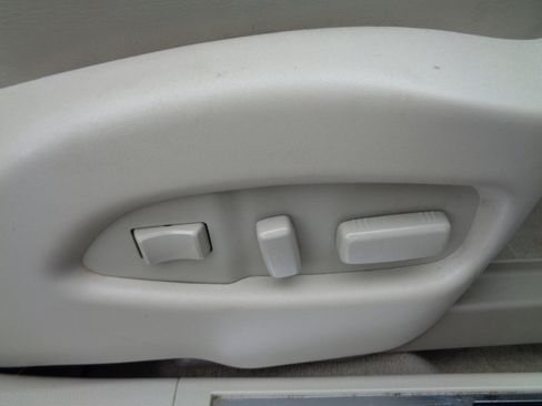 Used 2011 Cadillac SRX Luxury image 26