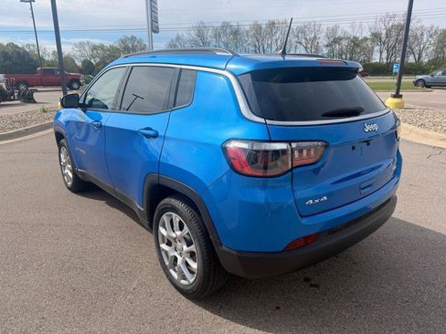 Used 2023 Jeep Compass Latitude AWD/4WD image 5