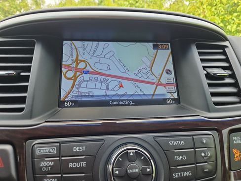 Used 2016 Nissan Pathfinder Platinum FWD image 19