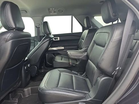 Used 2020 Ford Explorer XLT w/ Equipment Group 202A AWD/4WD image 14