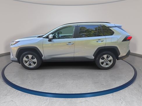 Used 2022 Toyota RAV4 XLE AWD/4WD image 8