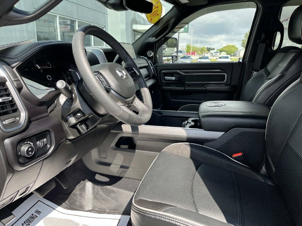 Used 2025 RAM 2500 Laramie AWD/4WD image 24