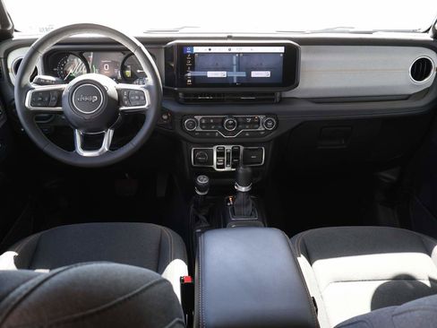 Used 2025 Jeep Wrangler Unlimited Sahara AWD/4WD image 12