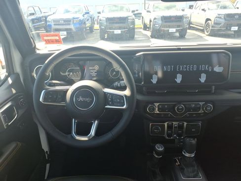 New 2026 Jeep Wrangler Unlimited Sahara AWD/4WD image 8