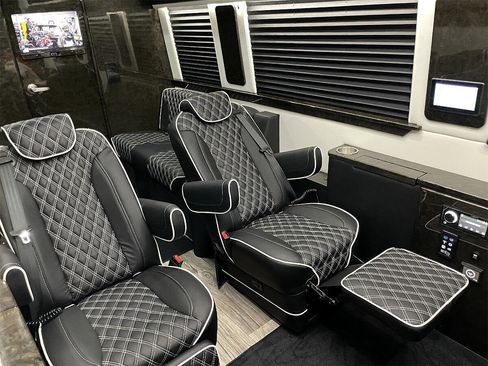 Used 2022 Mercedes-Benz Sprinter 3500 image 2