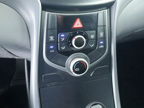 Used 2015 Hyundai Elantra SE FWD image 21