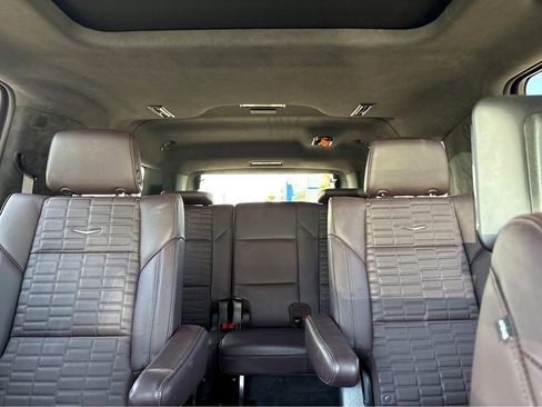 Used 2024 Cadillac Escalade ESV Premium Luxury Platinum image 17