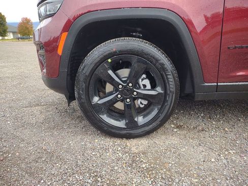 New 2025 Jeep Grand Cherokee Altitude image 10