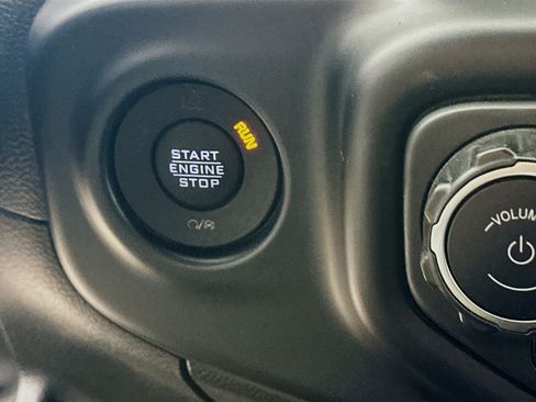 Certified 2022 Jeep Gladiator Mojave w/ Cold Weather Group image 16