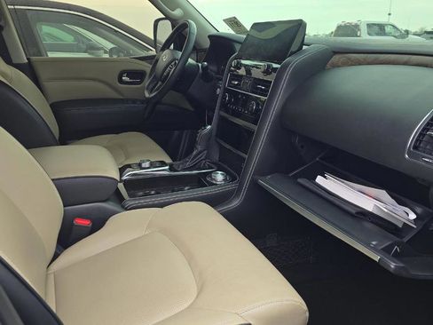 Used 2024 INFINITI QX80 Premium Select w/ Cargo Package image 17