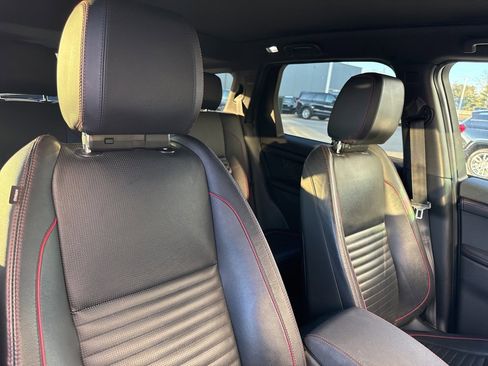 Used 2020 Land Rover Discovery Sport SE R-Dynamic image 9