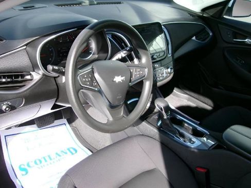 Used 2025 Chevrolet Malibu LT FWD image 11