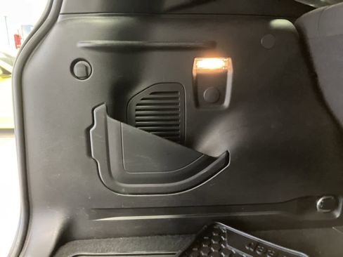 Used 2023 Jeep Renegade Latitude image 29